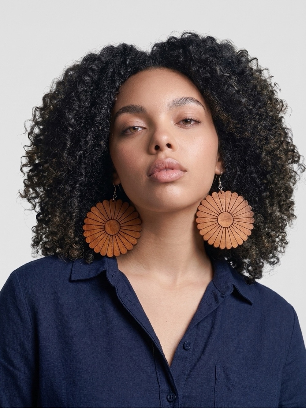 Retro 70s Boho Wooden Daisy Earrings Laser Cut Wood Flower Dangle Statement EUC